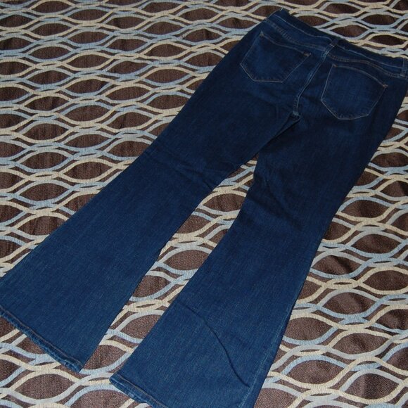 a.n.a. High Rise, Flare Jeans - Picture 3 of 7